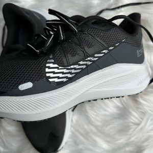LIKE NEW - Women’s Nike Air Zoom Winflo 7 Shoes